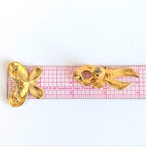 Vintage Brooches Bundle Gold-tone Faux Pearl Filigree Roses Butterfly Ribbon - Picture 10 of 17